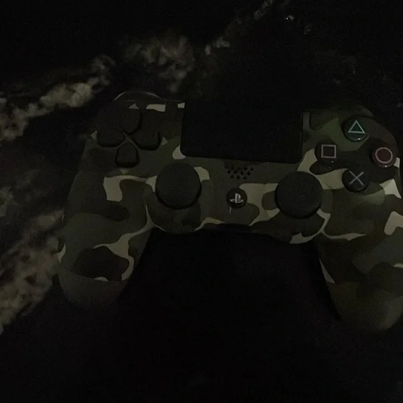 PS4 controller - Picture 1 of 4